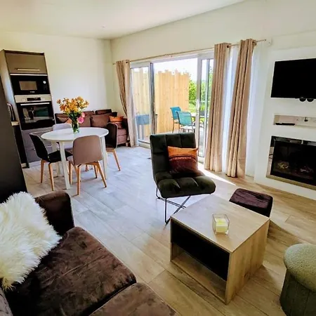 Les Petites Maisons Dans La Monterie La Source 펜션 생로